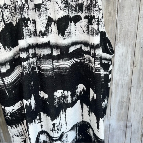 Tyche Black & White Printed High Neck Halter - Picture 4 of 5